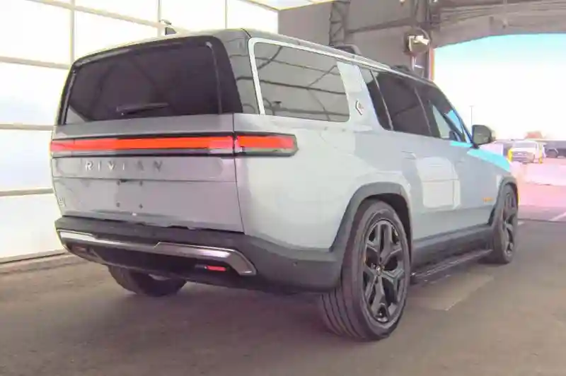 7PDSGABA4PN019950 2023 RIVIAN RIS-3