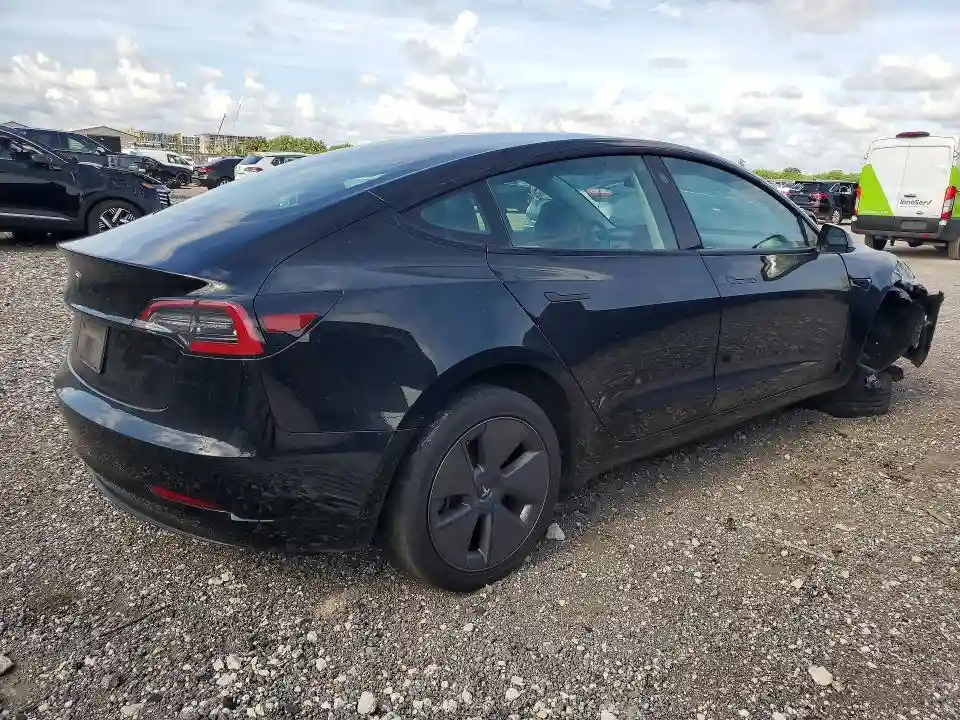 5YJ3E1EA3PF456298 2023 TESLA MODEL 3-2