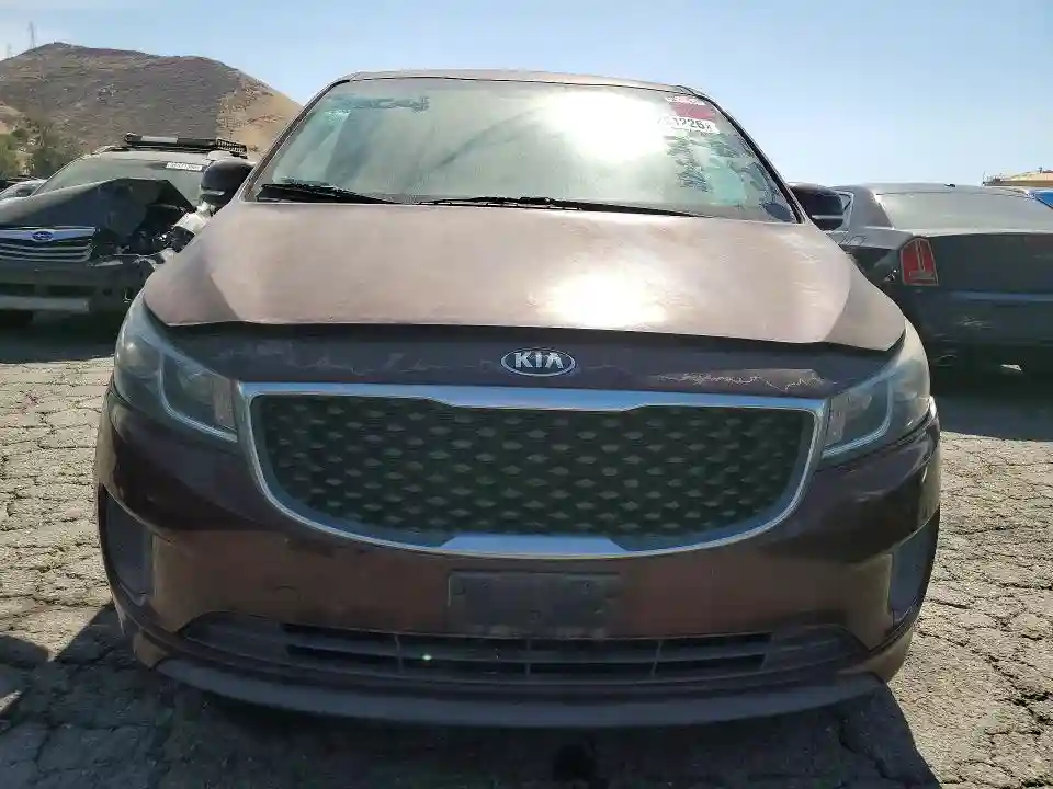 KNDMB5C18H6266288 2017 KIA SEDONA-4