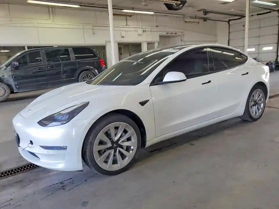 5YJ3E1EB1NF268319 2022 TESLA MODEL 3-0