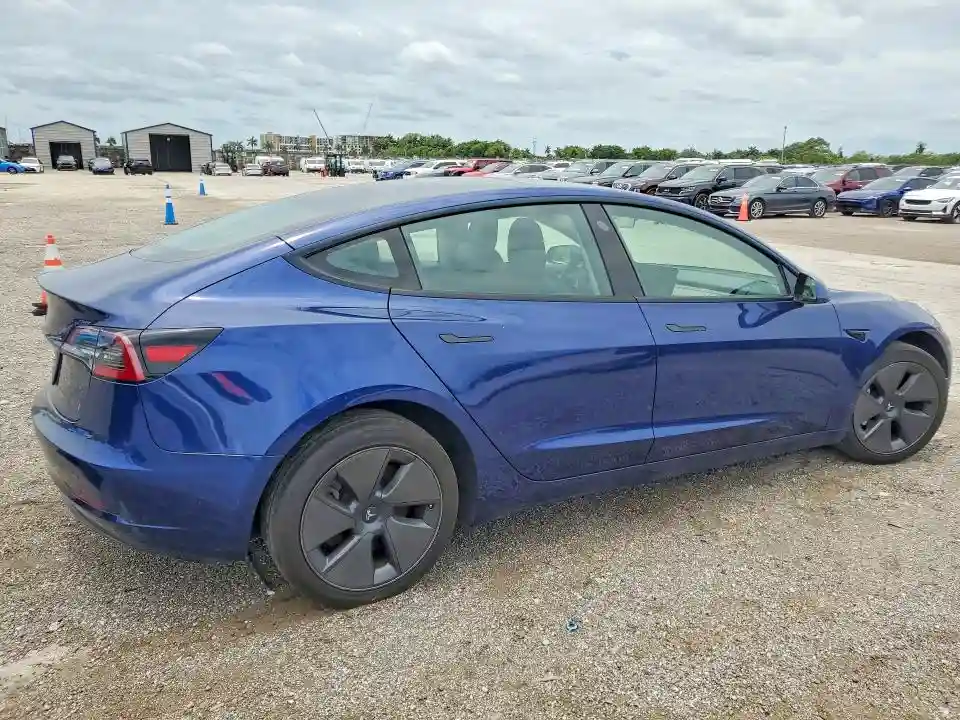 5YJ3E1EA6PF449569 2023 TESLA MODEL 3-2