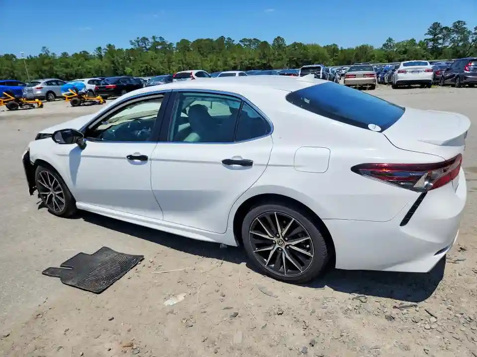 4T1G11BK2NU049938 2022 TOYOTA CAMRY-1