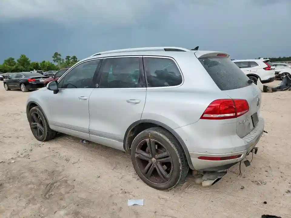 WVGRF7BP6HD001453 2017 VOLKSWAGEN TOUAREG-1