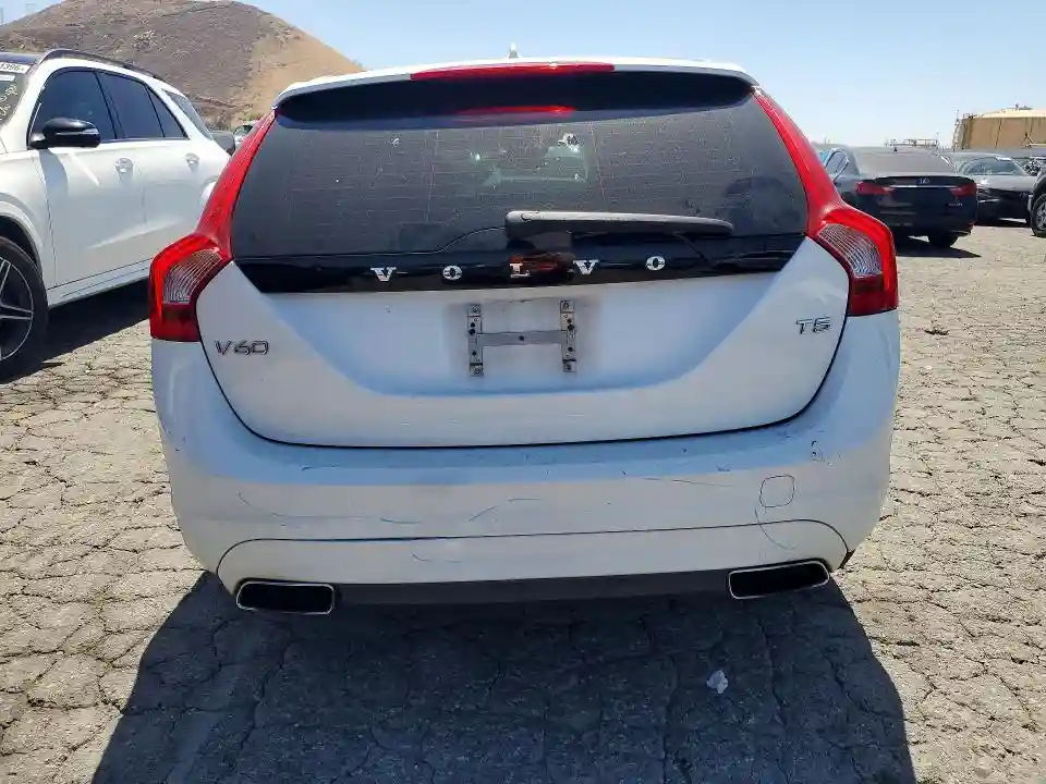 YV140MEBXF1208094 2015 VOLVO V60-5