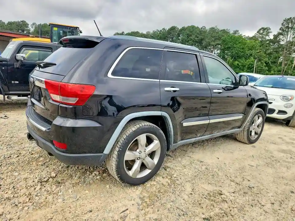 1J4RR6GG0BC561104 2011 JEEP GRAND CHEROKEE-2