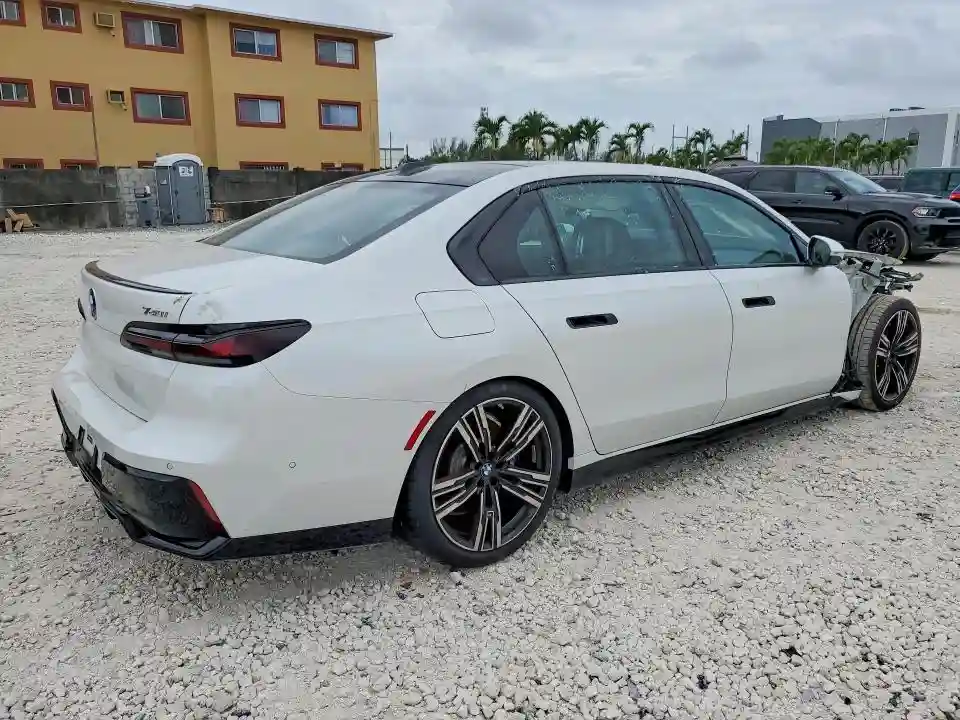 WBA23EH0XSCV31352 2025 BMW 7 SERIES-2
