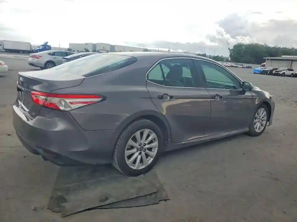 4T1B11HK4JU141399 2018 TOYOTA CAMRY-2