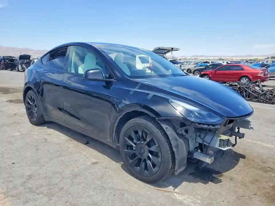 7SAYGAEE7SF239402 2025 TESLA MODEL Y-3