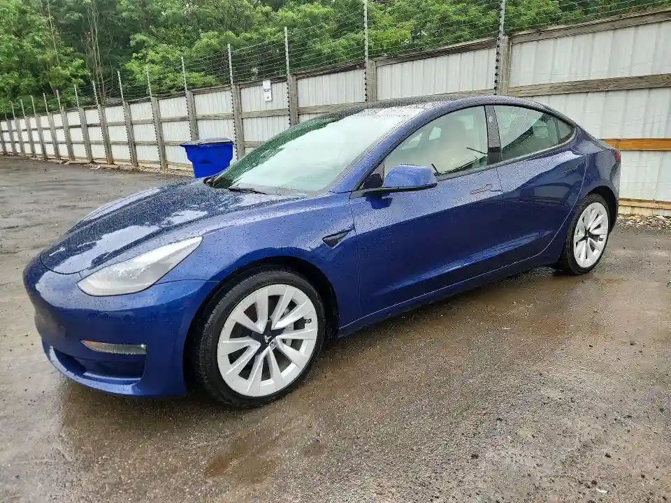 5YJ3E1EB8NF290561 2022 TESLA MODEL 3-0