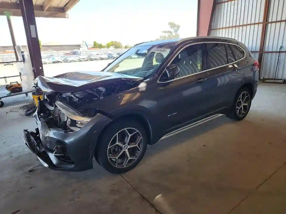 WBXHT3C37J5F91908 2018 BMW X1-0