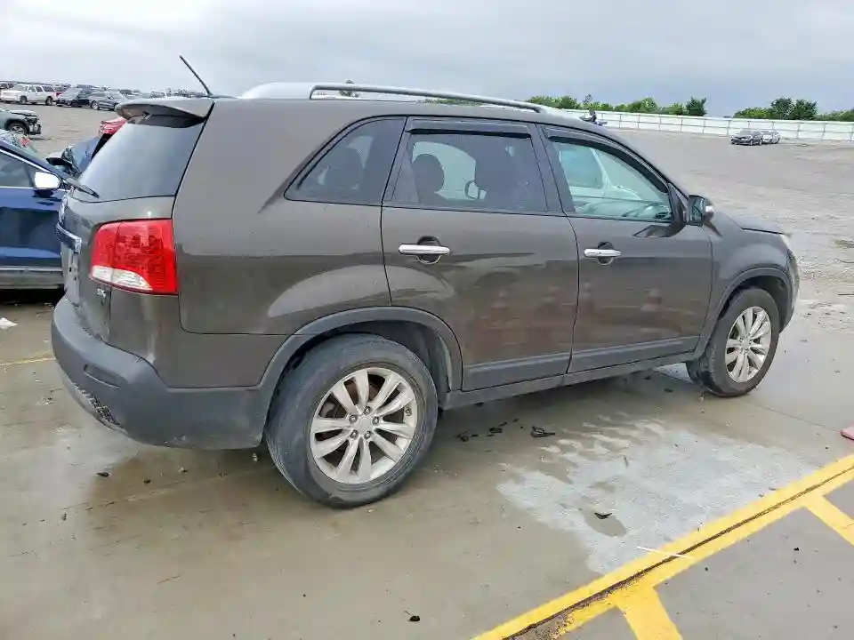 5XYKU3A14BG147389 2011 KIA SORENTO-2