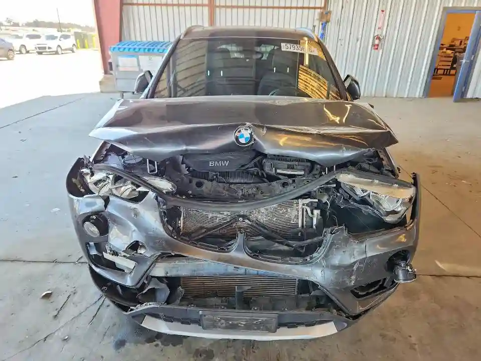 WBXHT3C37J5F91908 2018 BMW X1-4