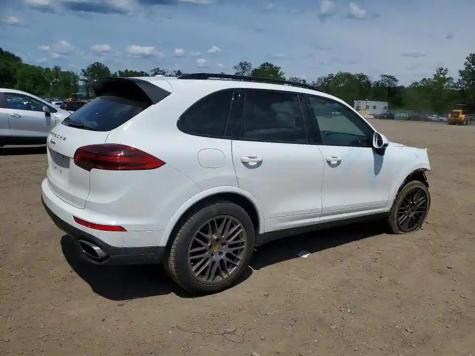 WP1AA2A29HKA82659 2017 PORSCHE CAYENNE-2