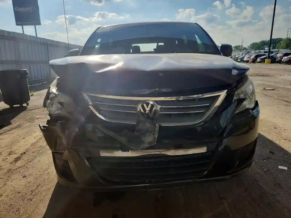 2C4RVABG0CR127737 2012 VOLKSWAGEN ROUTAN-4