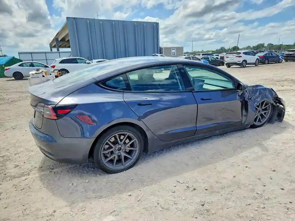 5YJ3E1EA7PF697474 2023 TESLA MODEL 3-2