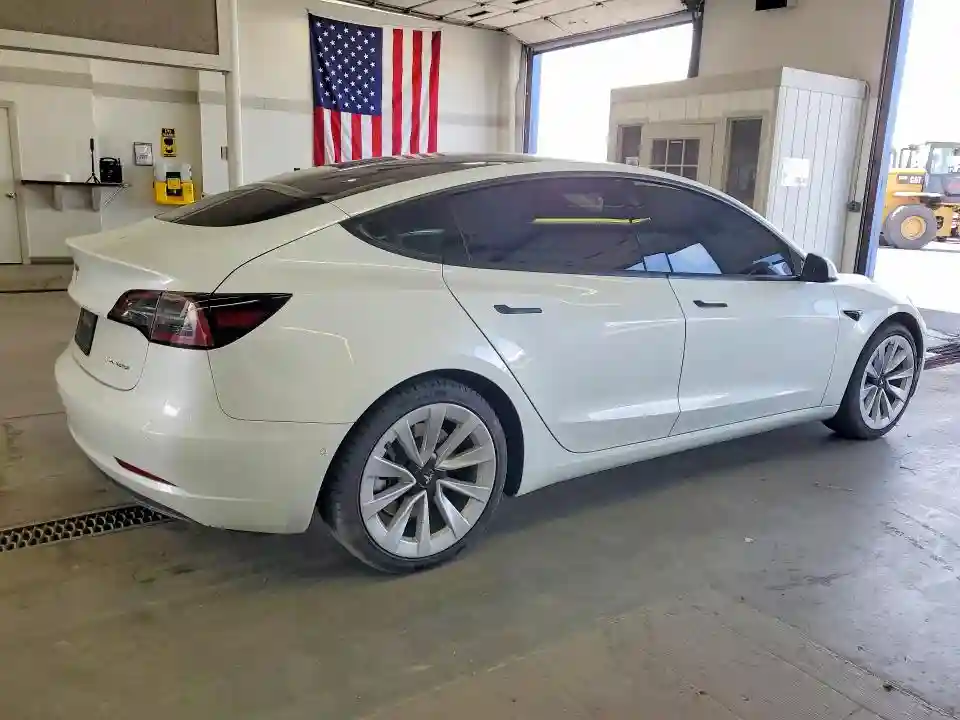 5YJ3E1EB1NF268319 2022 TESLA MODEL 3-2