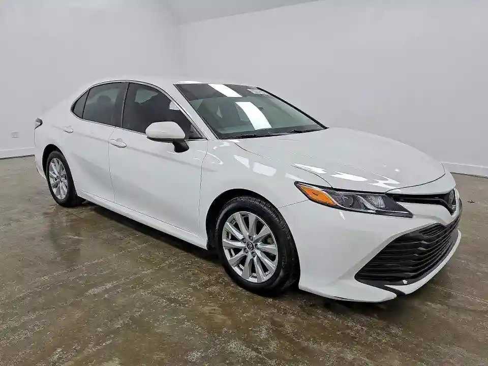 4T1B11HK1JU627961 2018 TOYOTA CAMRY-3