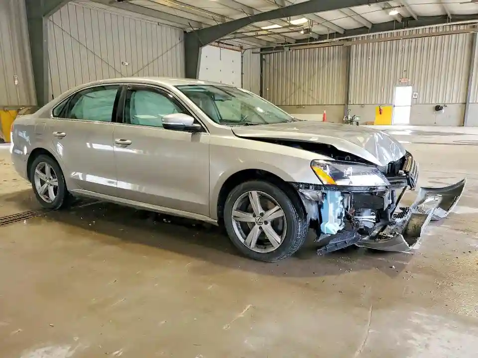 1VWBP7A3XDC089812 2013 VOLKSWAGEN PASSAT-3