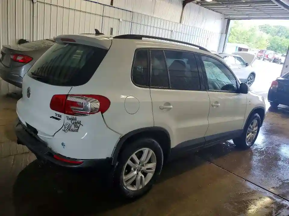 WVGAV7AX2HK030803 2017 VOLKSWAGEN TIGUAN S/L-2
