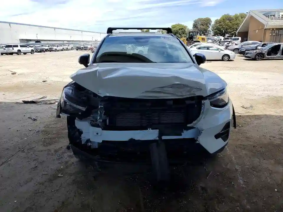 YV4L12UC4S2527196 2025 VOLVO XC40-4