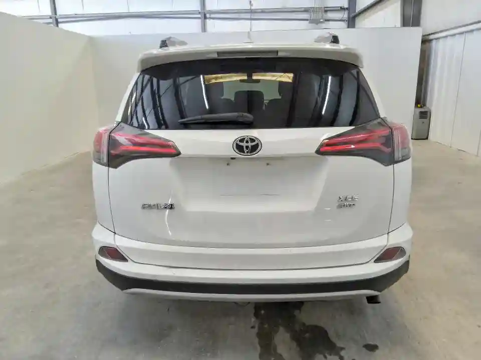 2T3RFREV6JW750787 2018 TOYOTA RAV4-5