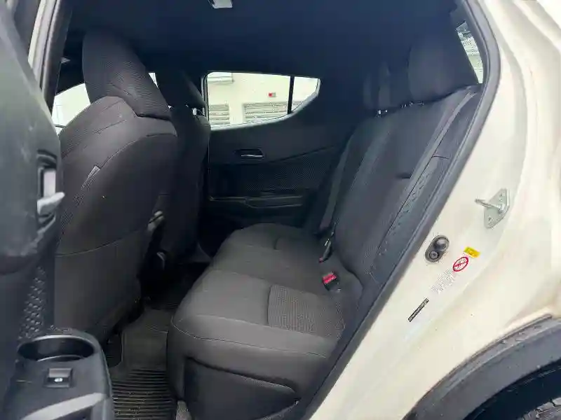 NMTKHMBX6JR021239 2018 TOYOTA C-HR-5