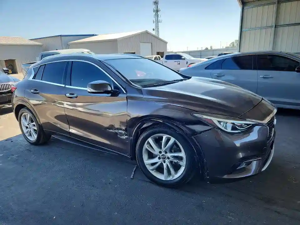SJKCH5CP7HA031292 2017 INFINITI QX30-3