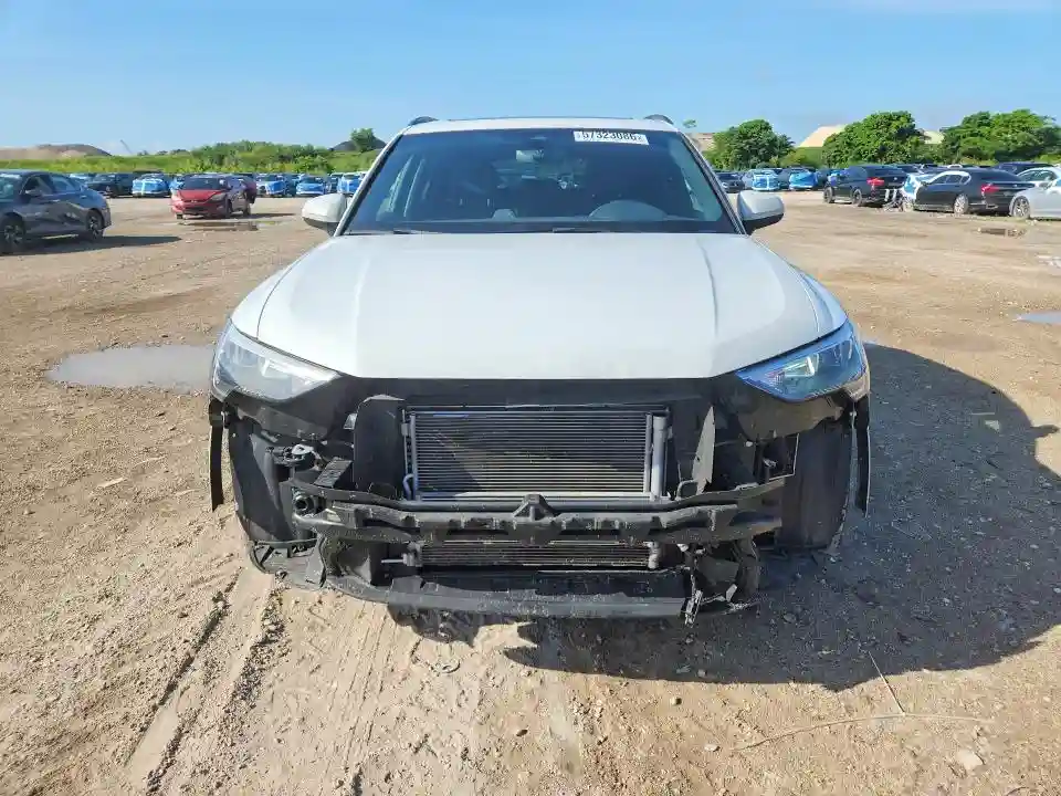 WA1DECF33N1134079 2022 AUDI Q3-4