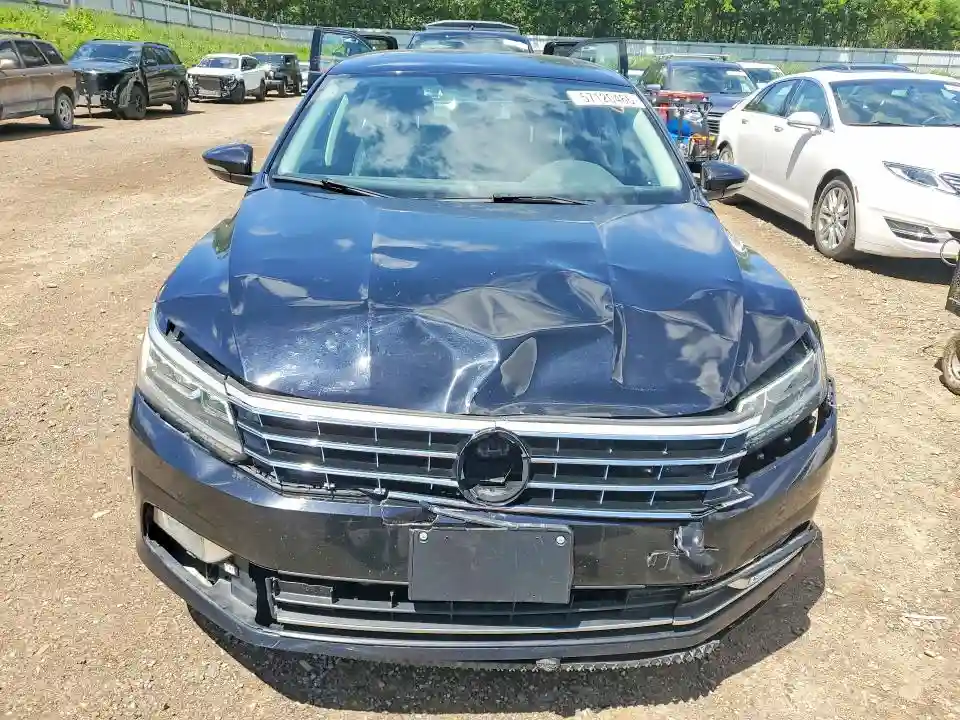 1VWBT7A31HC078375 2017 VOLKSWAGEN PASSAT-4