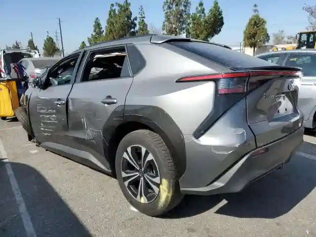 JTMAAAAA3PA015885 2023 TOYOTA BZ4X XLE-1