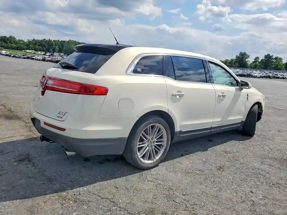 2LMHJ5AT2DBL55021 2013 LINCOLN MKT-2