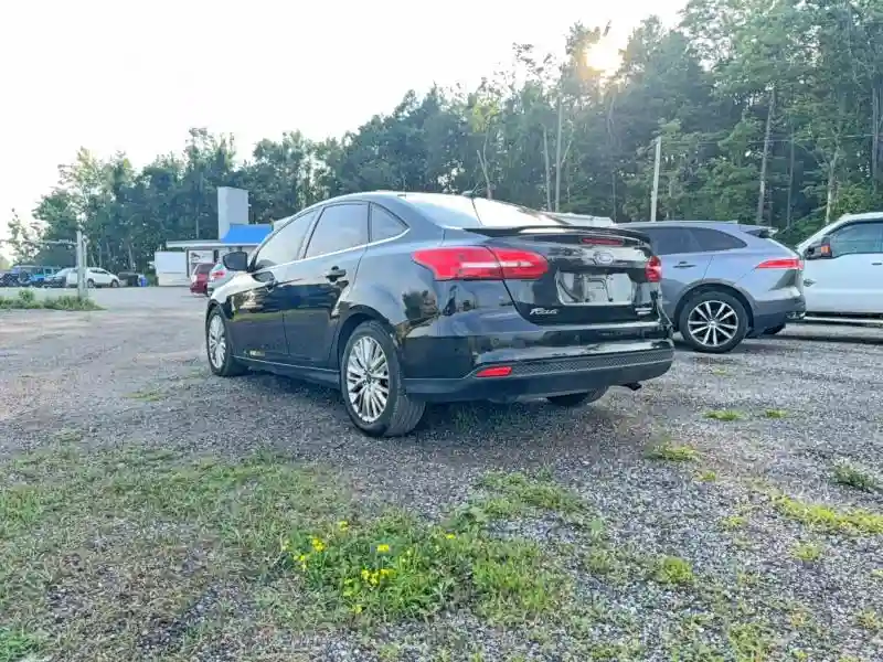 1FADP3J24FL245377 2015 FORD FOCUS-2