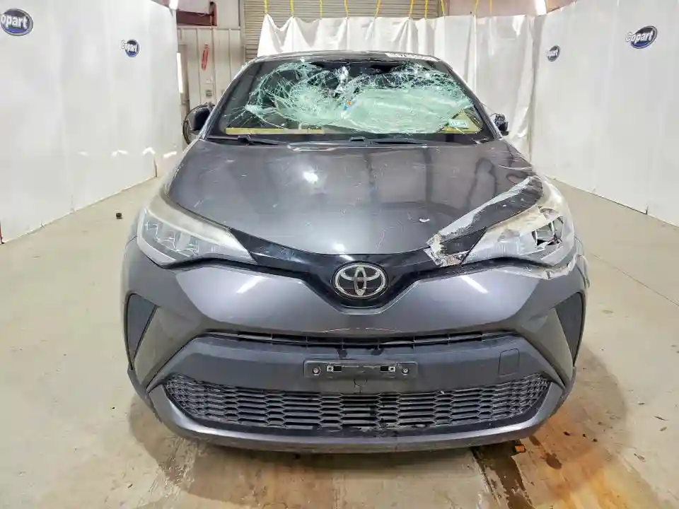NMTKHMBX0MR131305 2021 TOYOTA C-HR-4