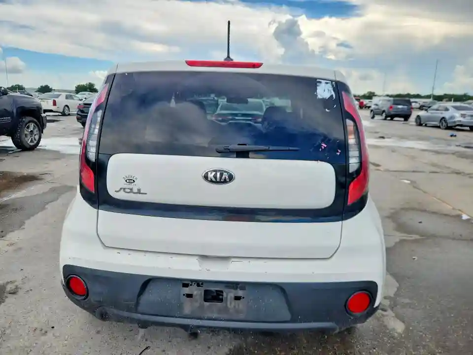 KNDJN2A22J7572519 2018 KIA SOUL BASE-5