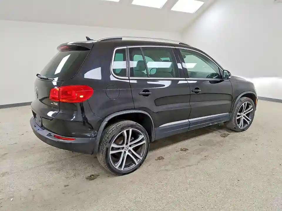 WVGVV7AX3HK034490 2017 VOLKSWAGEN TIGUAN-2