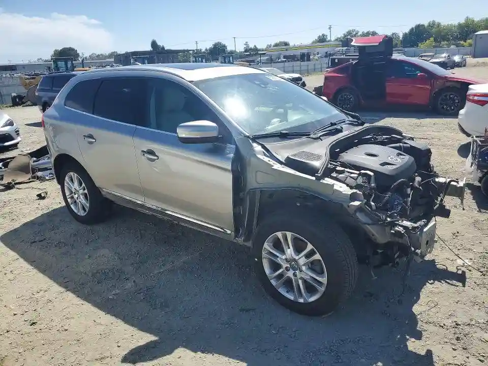 YV426MDC1F2616691 2015 VOLVO XC60-3