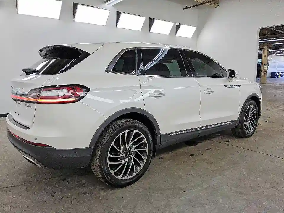 2LMPJ8L96KBL45796 2019 LINCOLN NAUTILUS-2