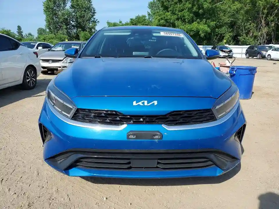 3KPF34ADXPE572415 2023 KIA FORTE-4