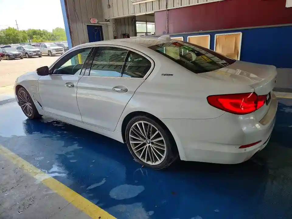 WBAJA9C59JB249025 2018 BMW 5 SERIES-1