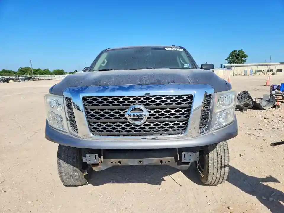 1N6AA1E63HN529068 2017 NISSAN TITAN-4