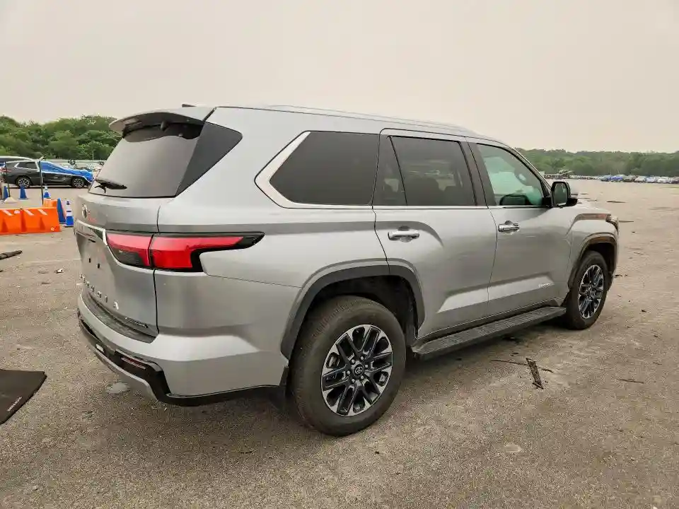 7SVAAABA8SX071895 2025 TOYOTA SEQUOIA-2