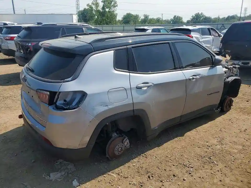 3C4NJDDB4HT624873 2017 JEEP COMPASS-2