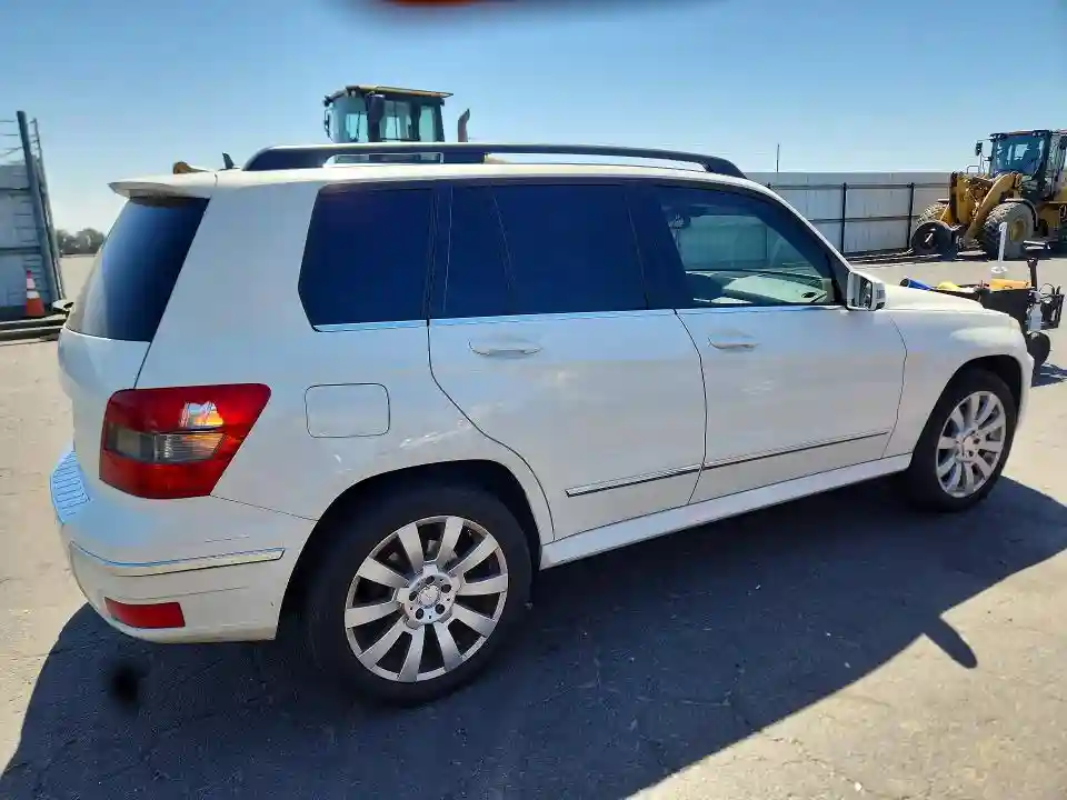 WDCGG5GB5BF625678 2011 MERCEDES-BENZ GLK-CLASS-2