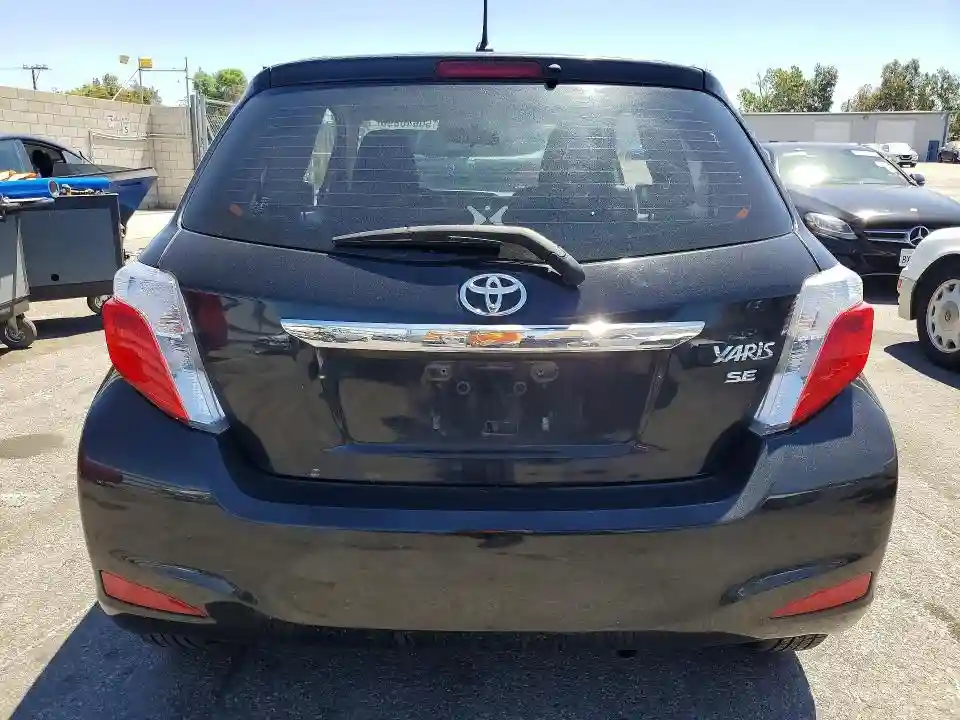 JTDJTUD32CD505266 2012 TOYOTA YARIS 3-DO-5
