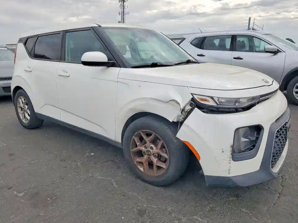 KNDJ23AU4L7065673 2020 KIA SOUL S-3