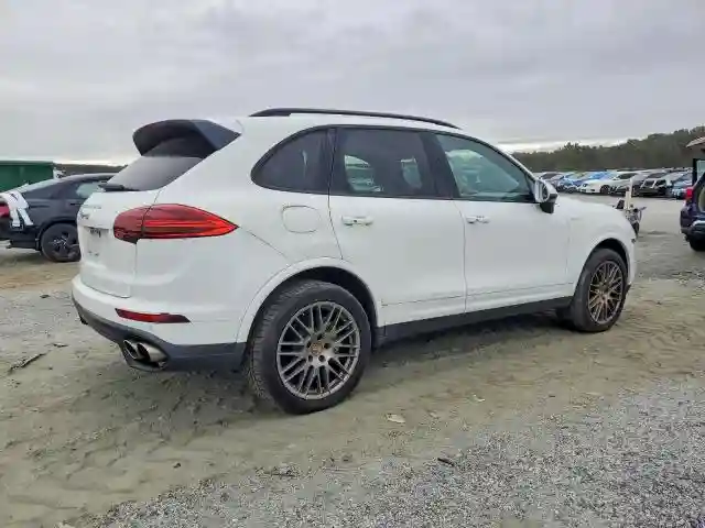 WP1AE2A27HLA70329 2017 PORSCHE CAYENNE-2