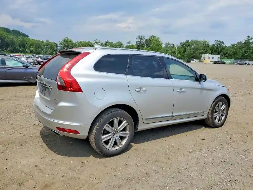 YV4902RKXG2783427 2016 VOLVO XC60-2