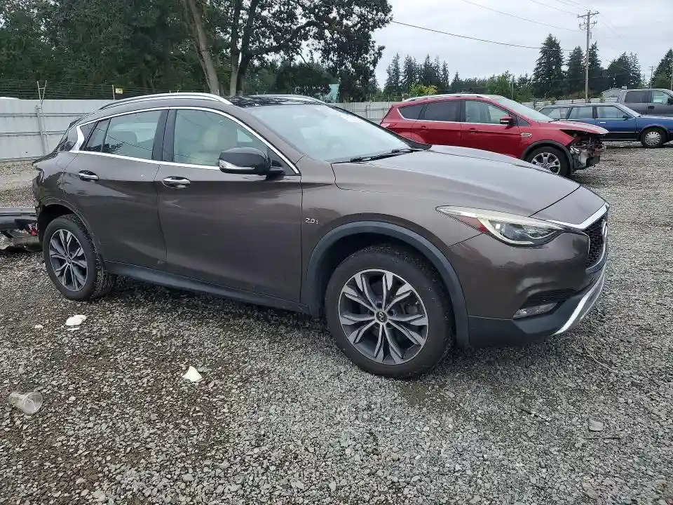 SJKCH5CR2HA017205 2017 INFINITI QX30 PREMI-3