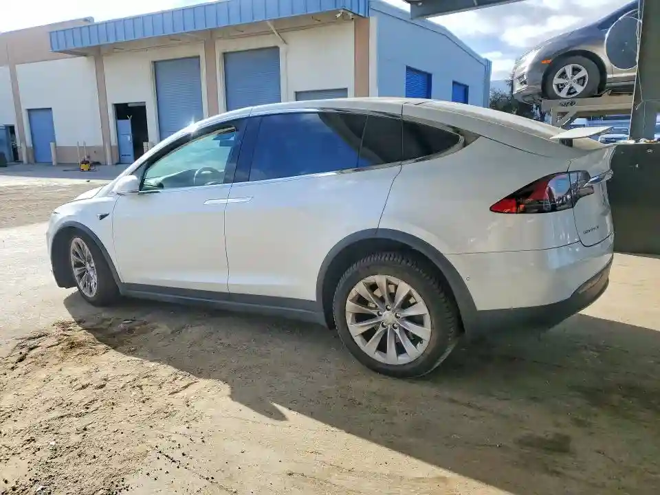 5YJXCBE28JF141476 2018 TESLA MODEL X-1