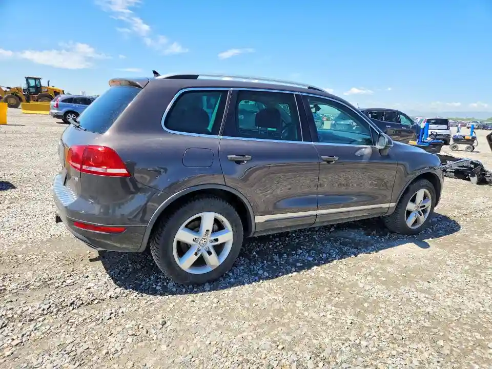 WVGFK9BP0BD003295 2011 VOLKSWAGEN TOUAREG-2